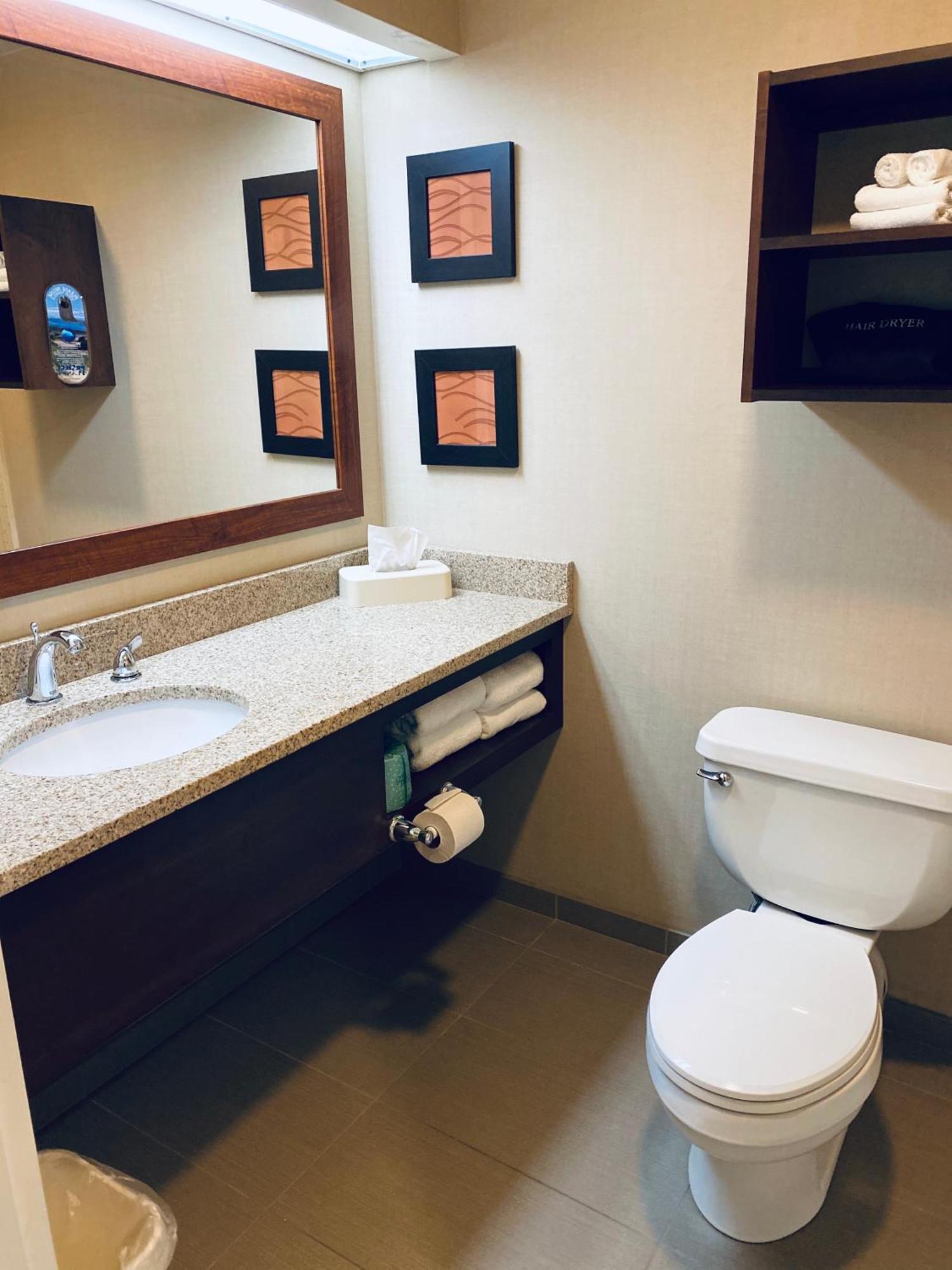 Comfort Inn & Suites Sturbridge-Brimfield Exteriér fotografie