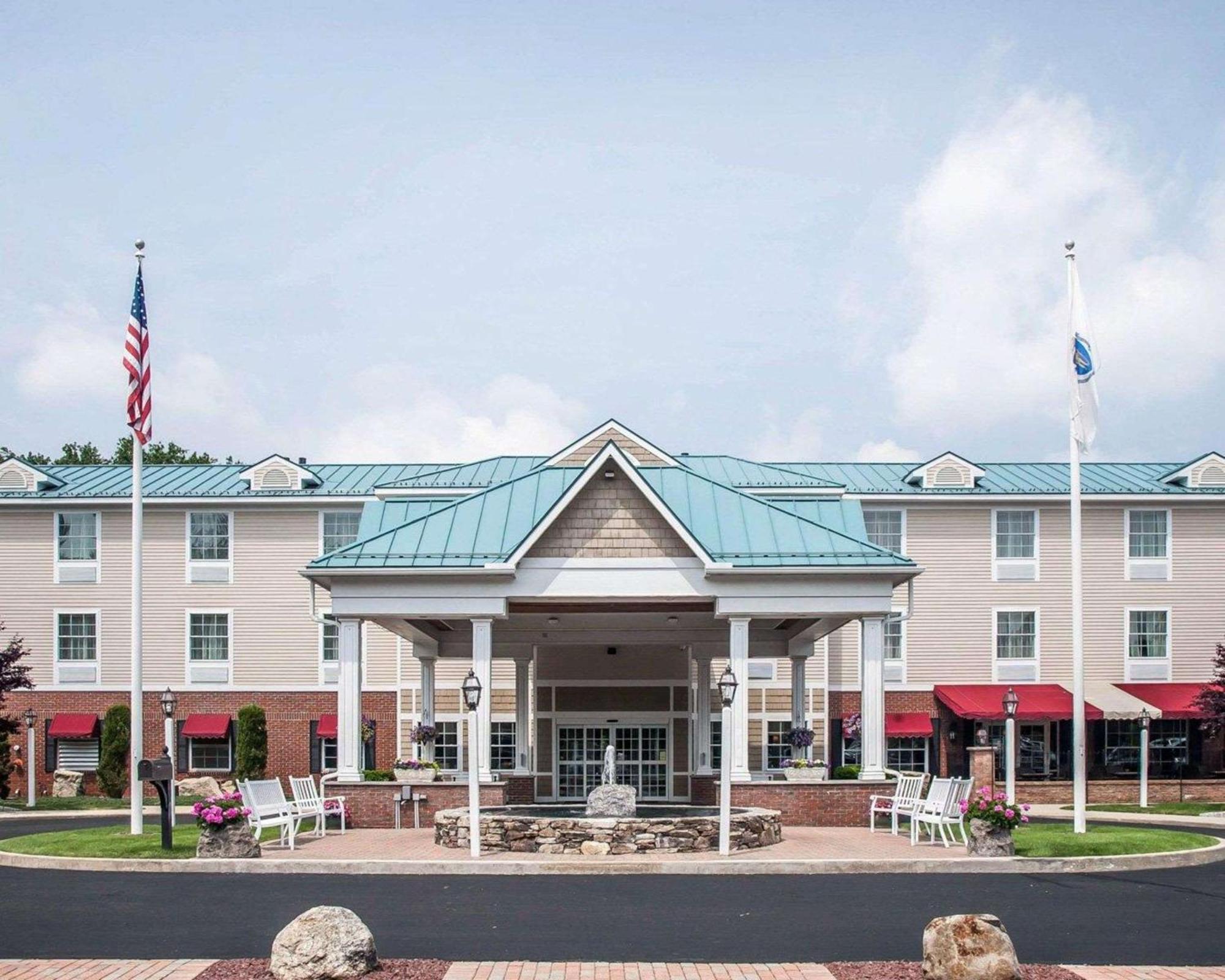 Comfort Inn & Suites Sturbridge-Brimfield Exteriér fotografie