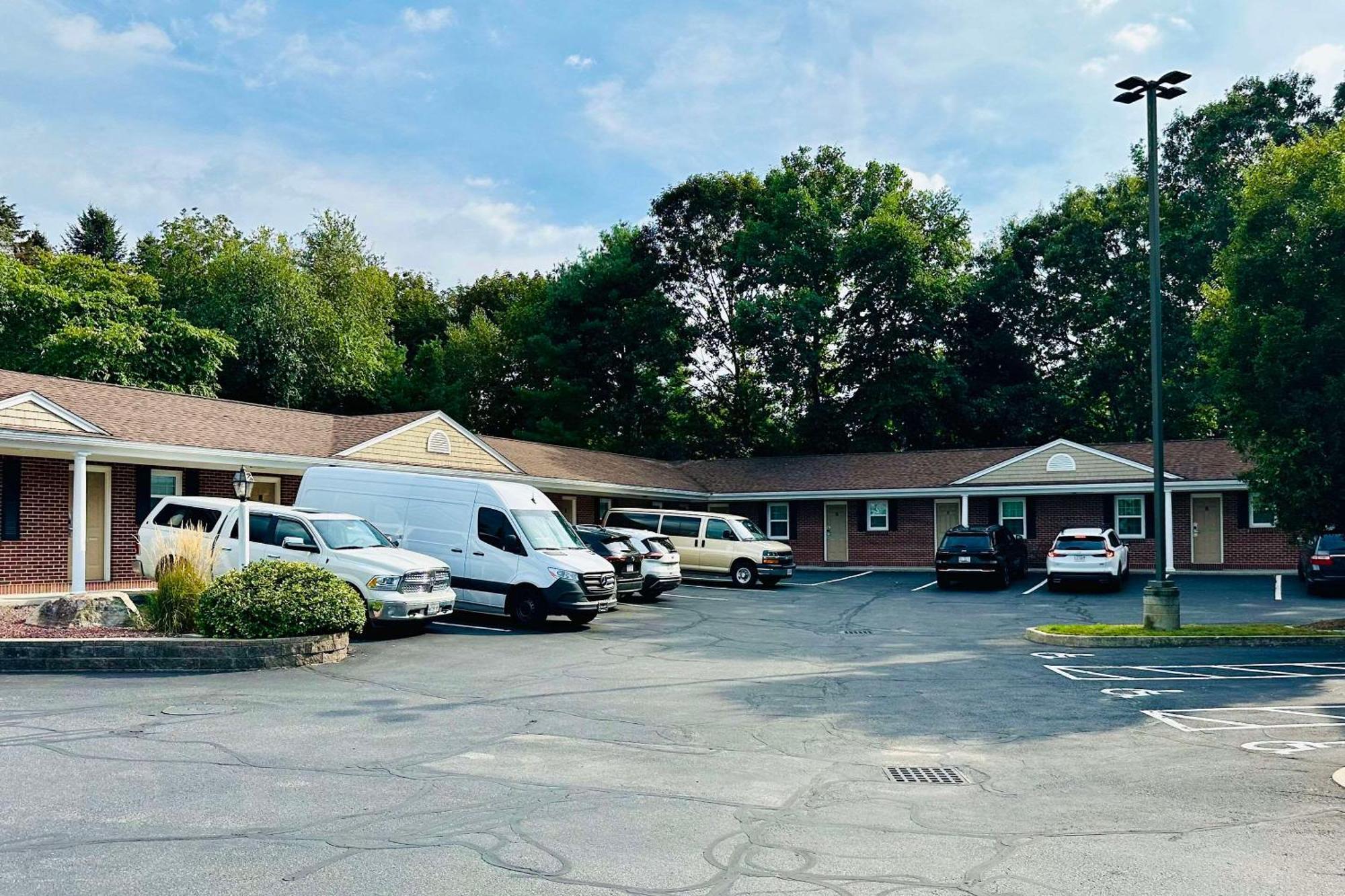 Comfort Inn & Suites Sturbridge-Brimfield Exteriér fotografie