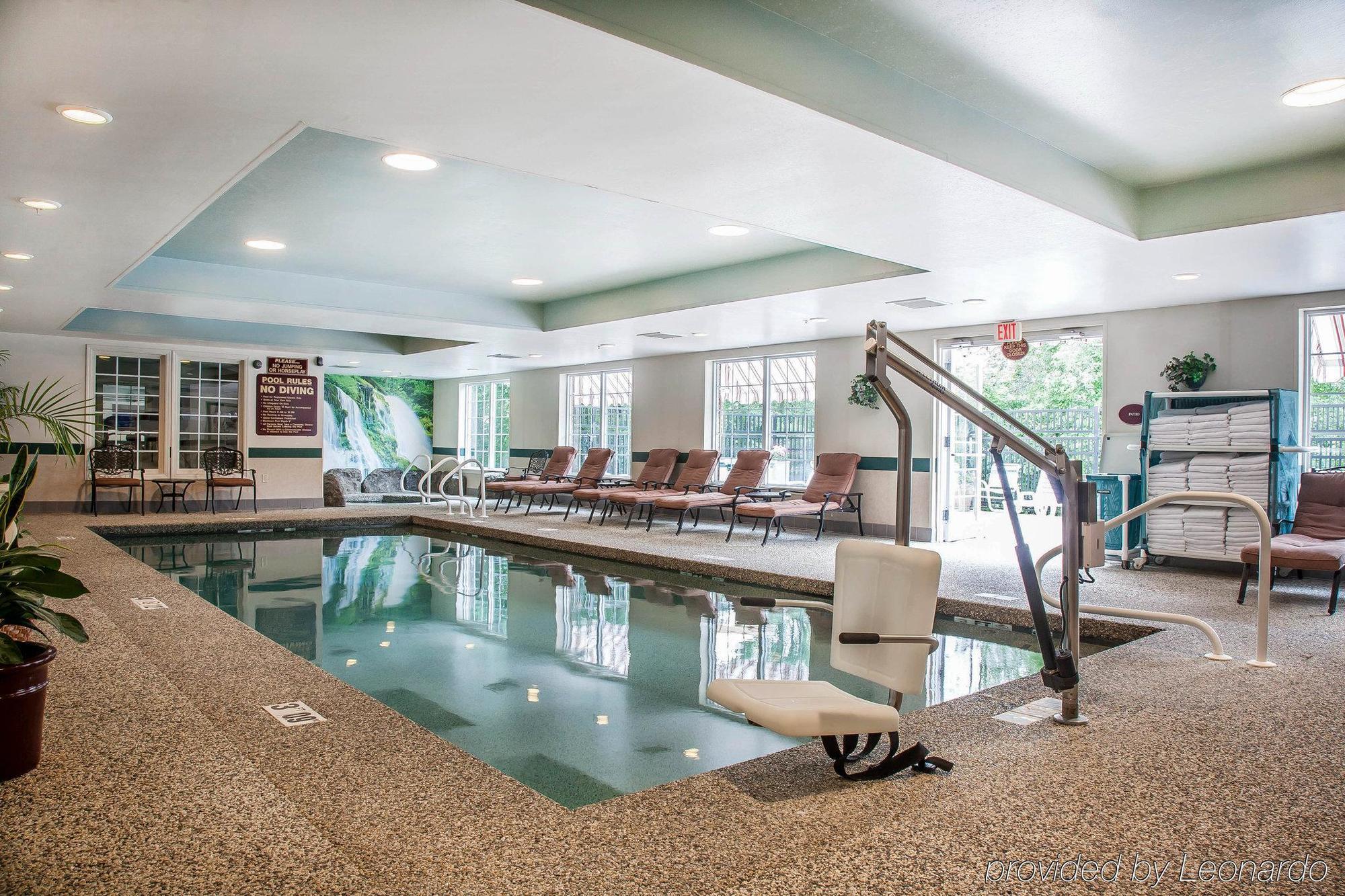 Comfort Inn & Suites Sturbridge-Brimfield Exteriér fotografie