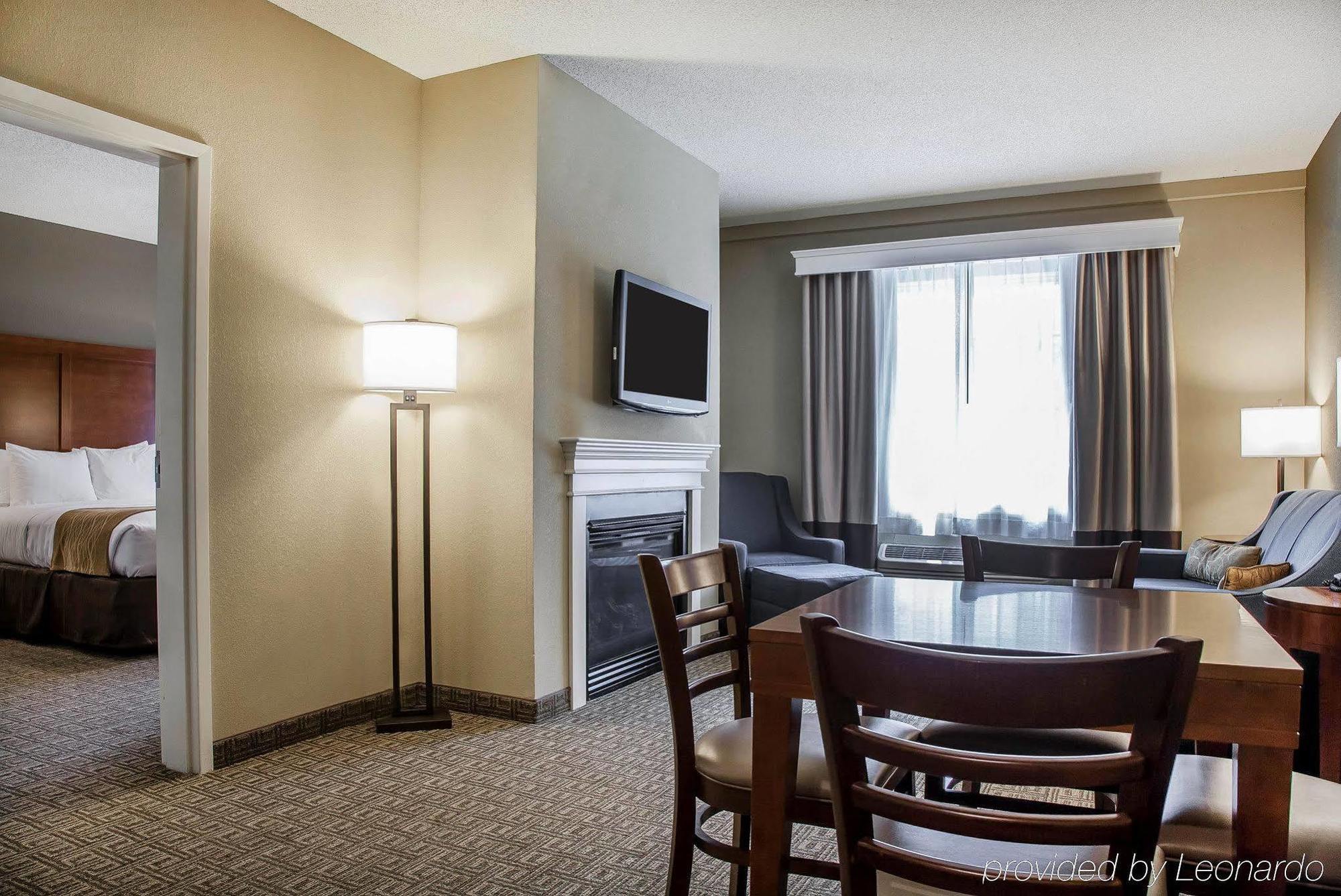 Comfort Inn & Suites Sturbridge-Brimfield Exteriér fotografie