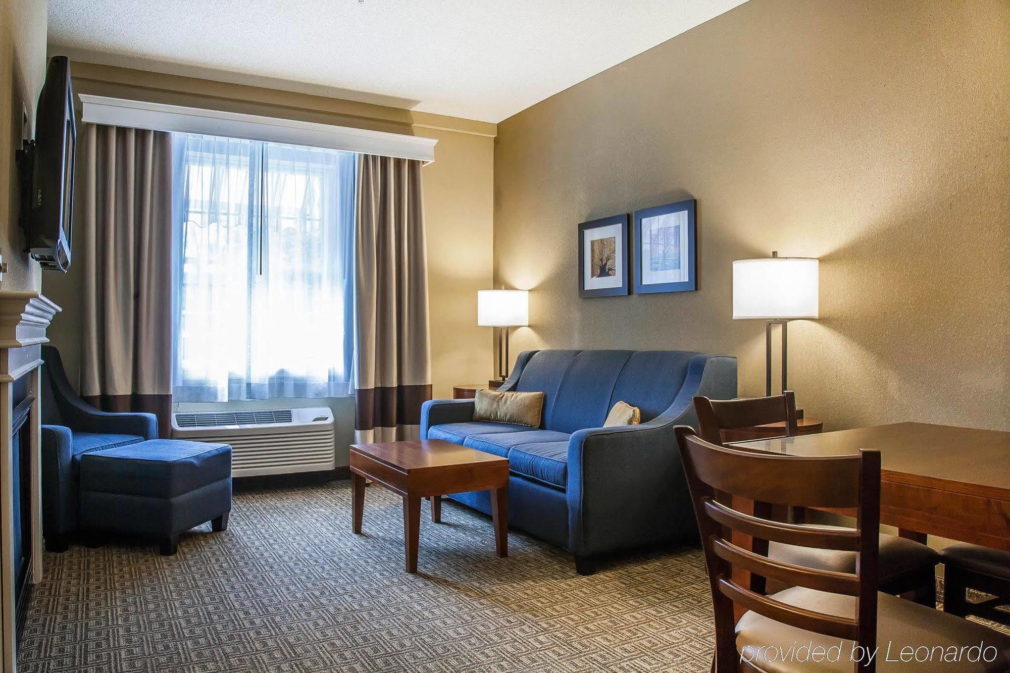 Comfort Inn & Suites Sturbridge-Brimfield Exteriér fotografie