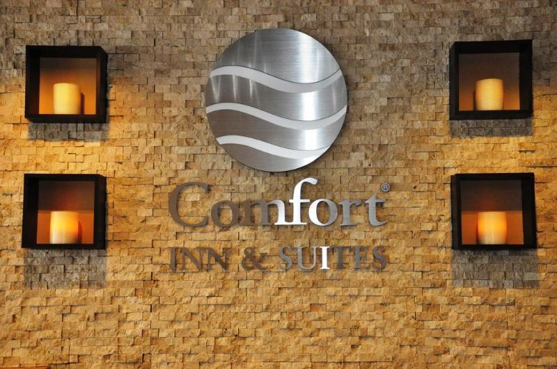 Comfort Inn & Suites Sturbridge-Brimfield Exteriér fotografie