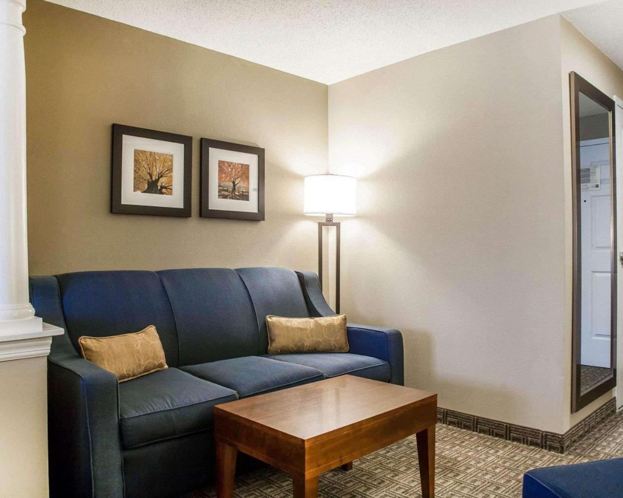 Comfort Inn & Suites Sturbridge-Brimfield Exteriér fotografie