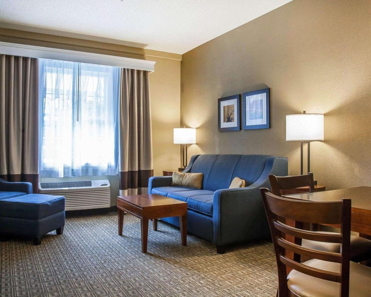 Comfort Inn & Suites Sturbridge-Brimfield Exteriér fotografie