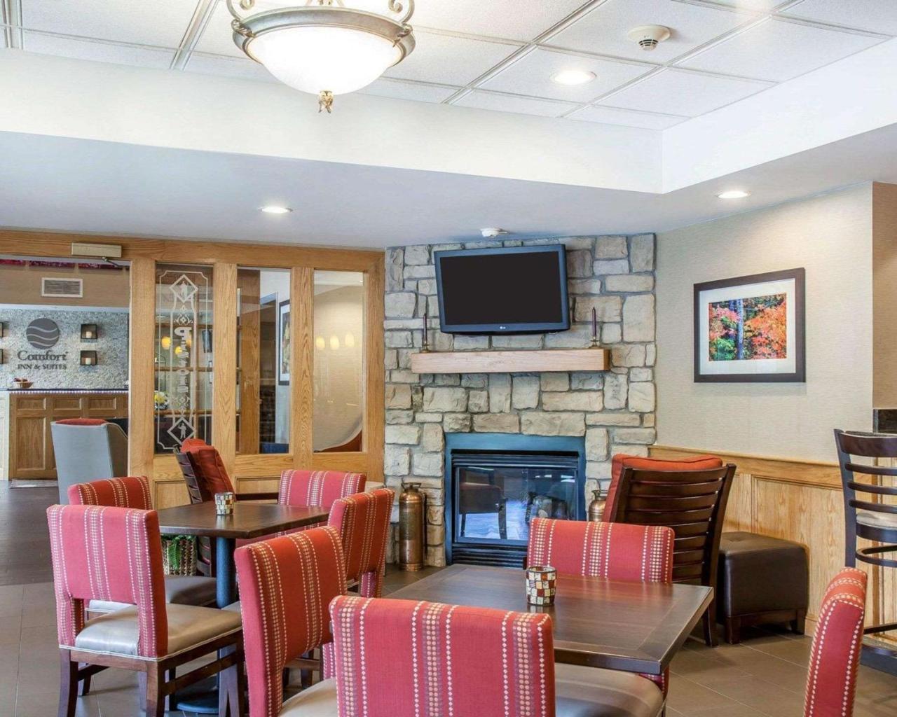Comfort Inn & Suites Sturbridge-Brimfield Exteriér fotografie