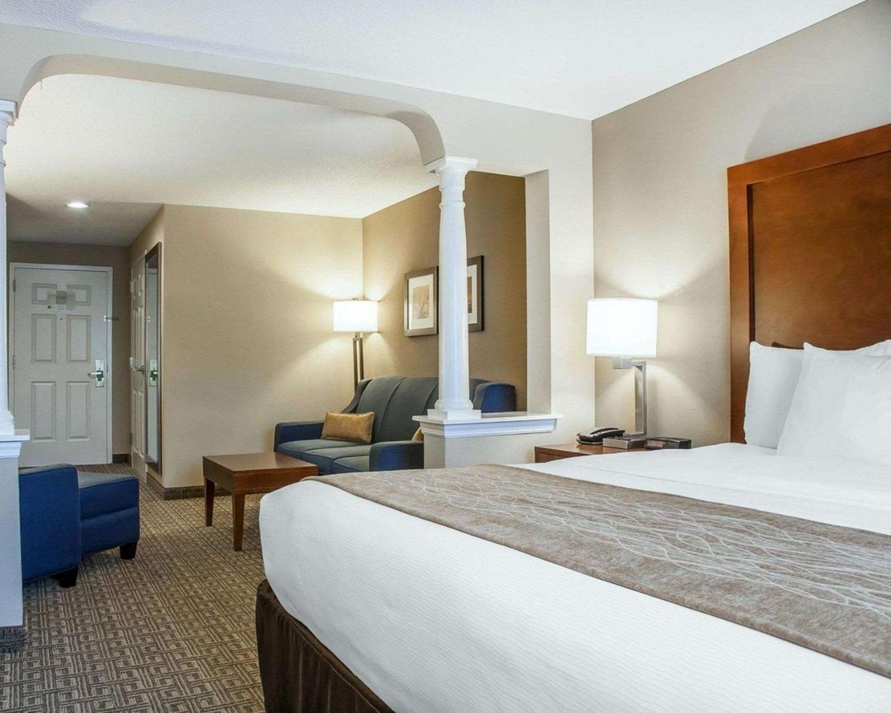 Comfort Inn & Suites Sturbridge-Brimfield Exteriér fotografie