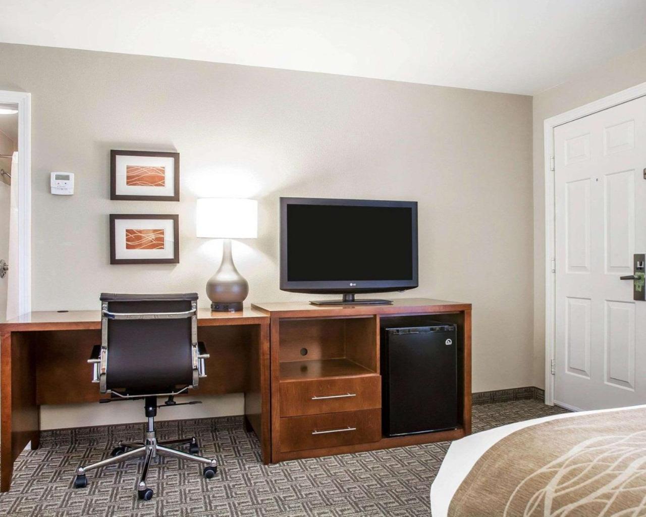 Comfort Inn & Suites Sturbridge-Brimfield Exteriér fotografie