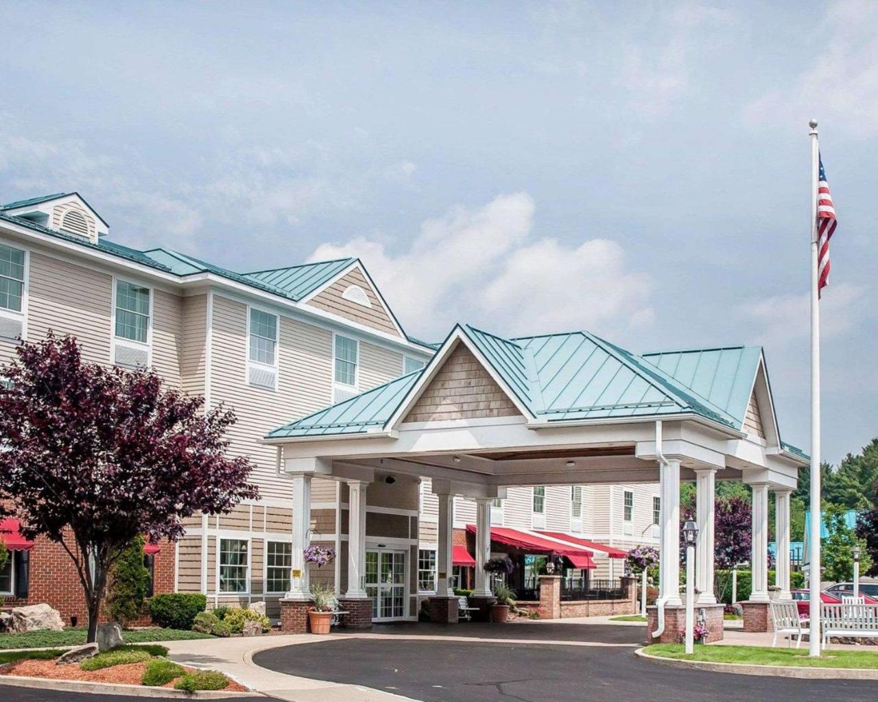 Comfort Inn & Suites Sturbridge-Brimfield Exteriér fotografie