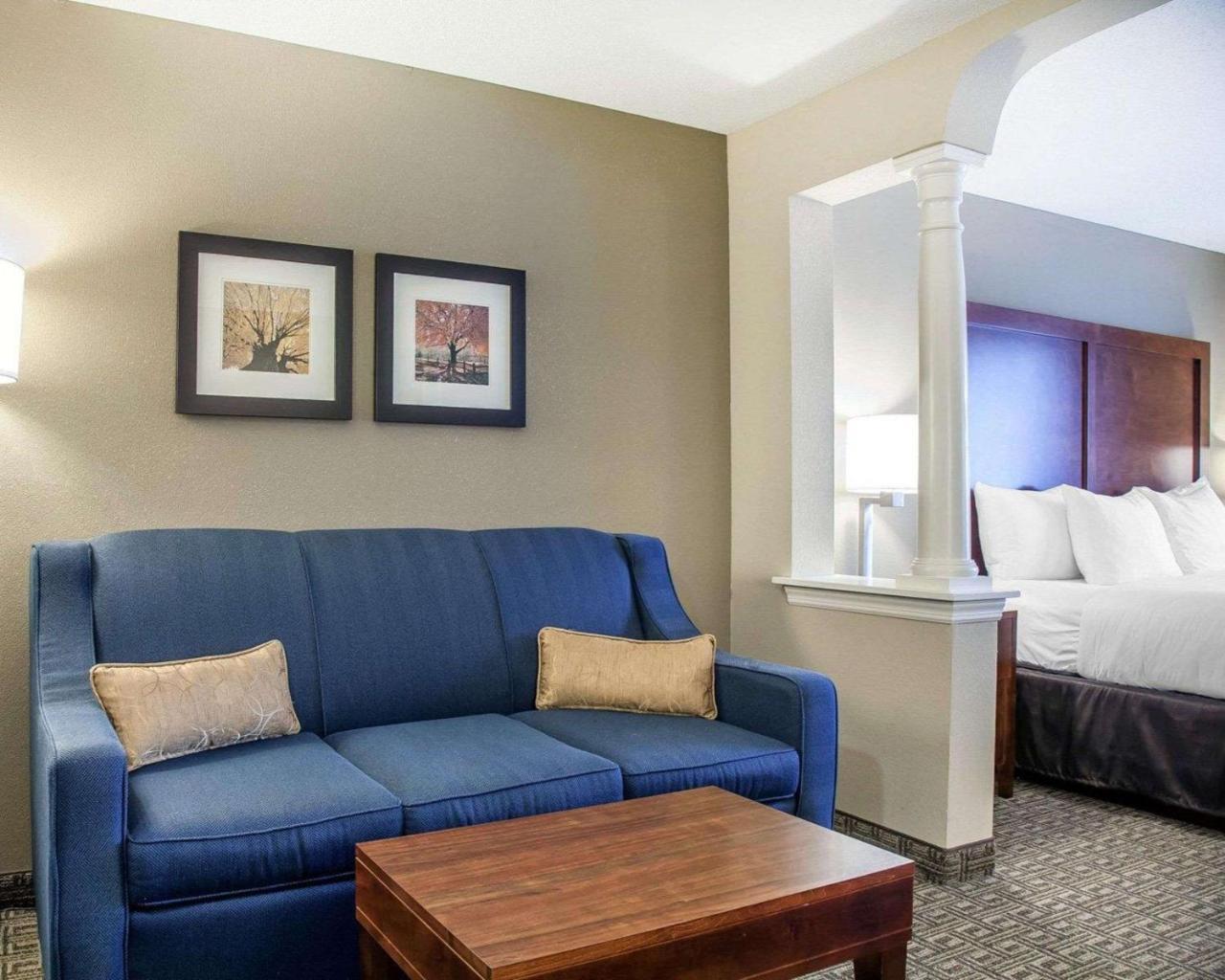 Comfort Inn & Suites Sturbridge-Brimfield Exteriér fotografie