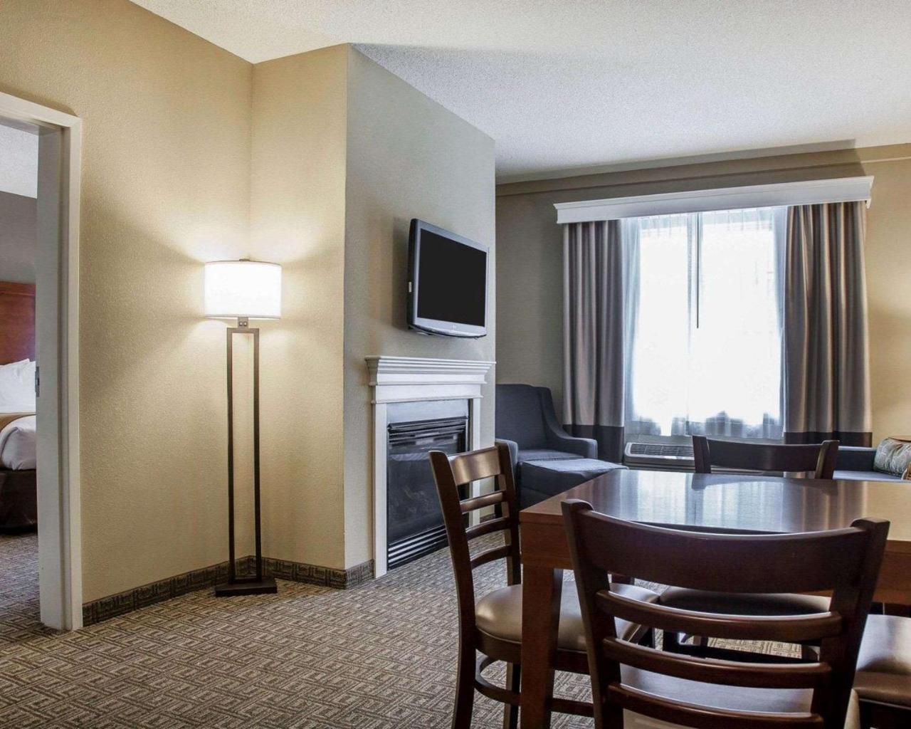 Comfort Inn & Suites Sturbridge-Brimfield Exteriér fotografie