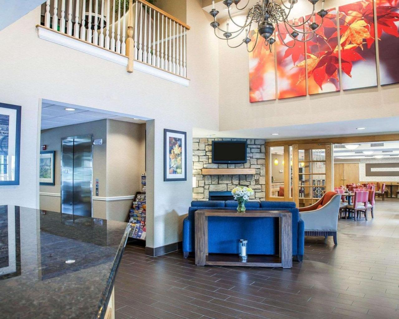 Comfort Inn & Suites Sturbridge-Brimfield Exteriér fotografie